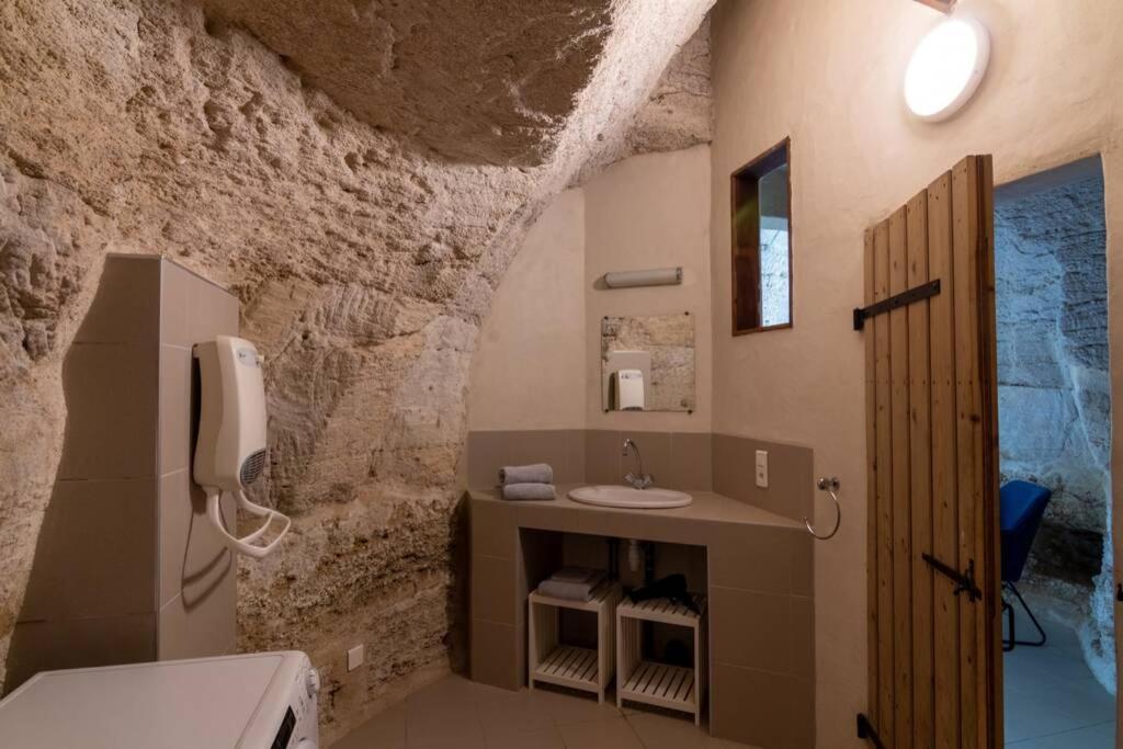 Maison Troglodytique Doue La Fontaine Exterior foto