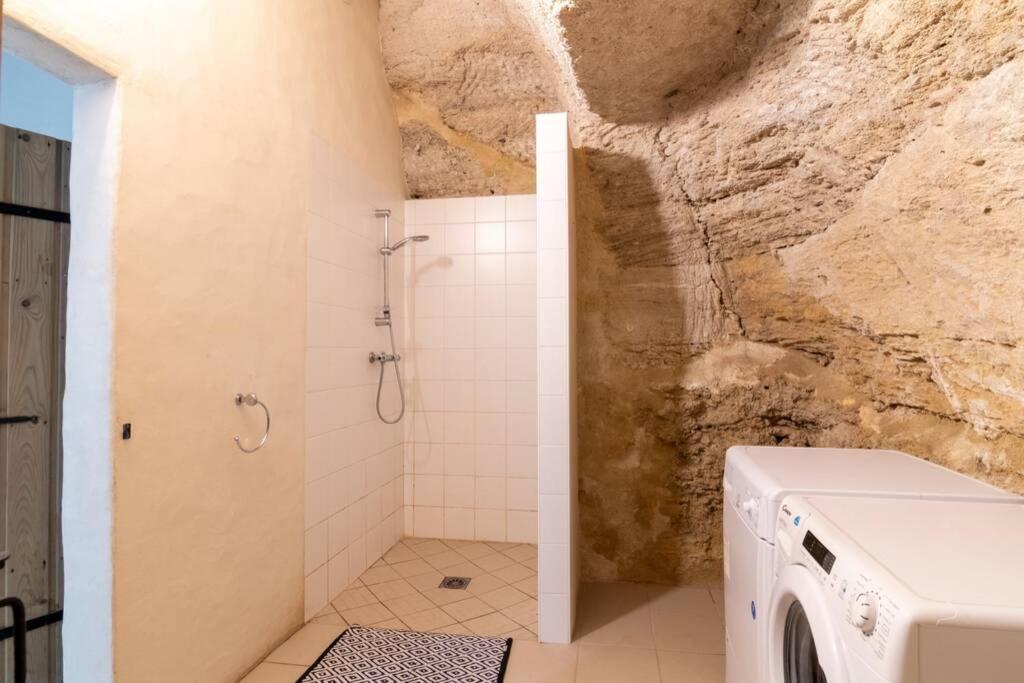 Maison Troglodytique Doue La Fontaine Exterior foto